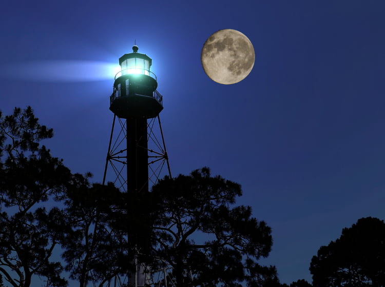 Crooked-River-Lighthouse-Full-Moon-photo-credit-David-Stahler-6Cp7yf.tmp_