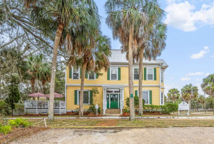 Coombs Inn & Suites in Apalachicola